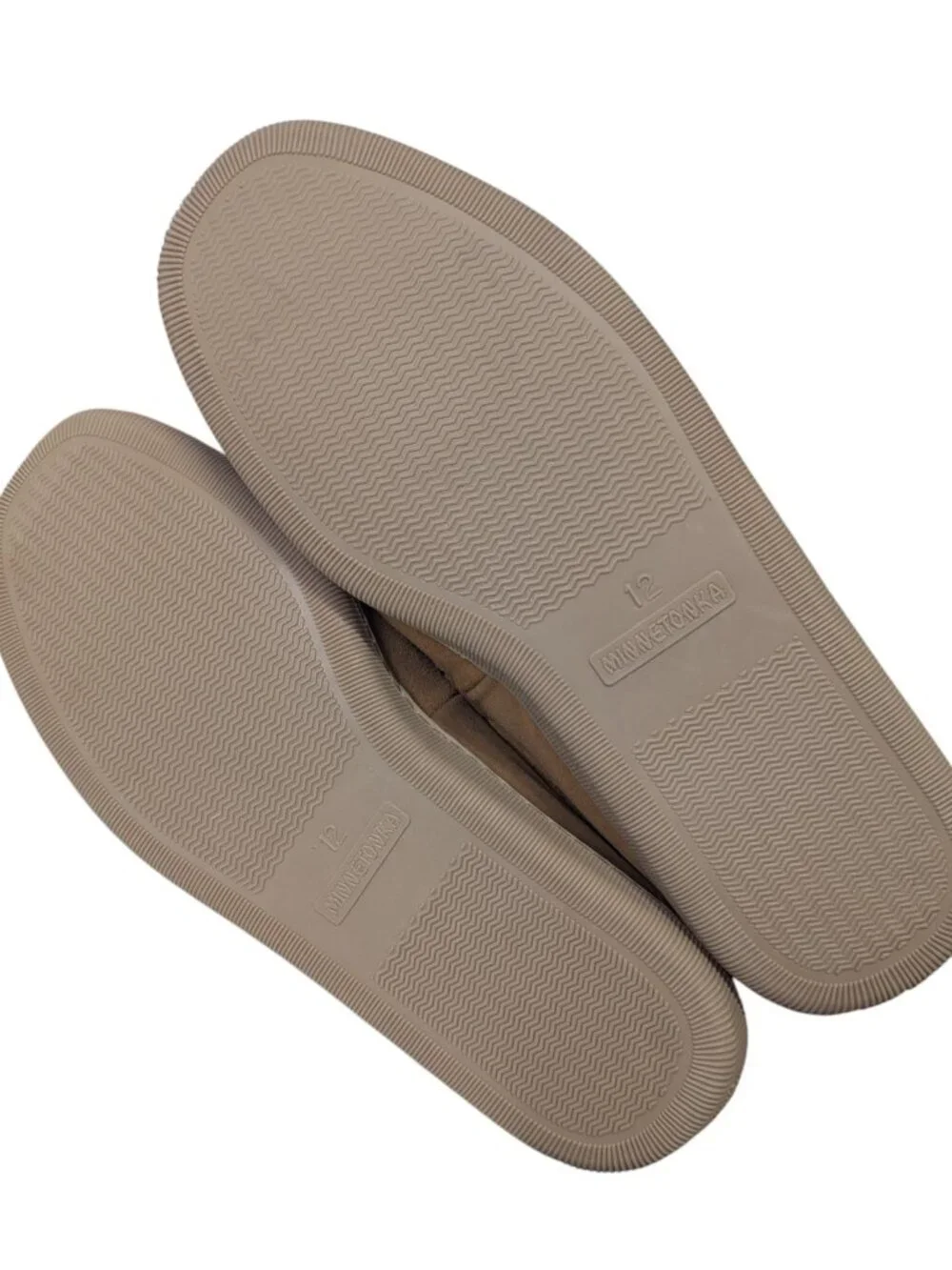 Minnetonka 3741W Moccasin Sheepskin Hardsole Mocs for Men Golden Tan Size 12
